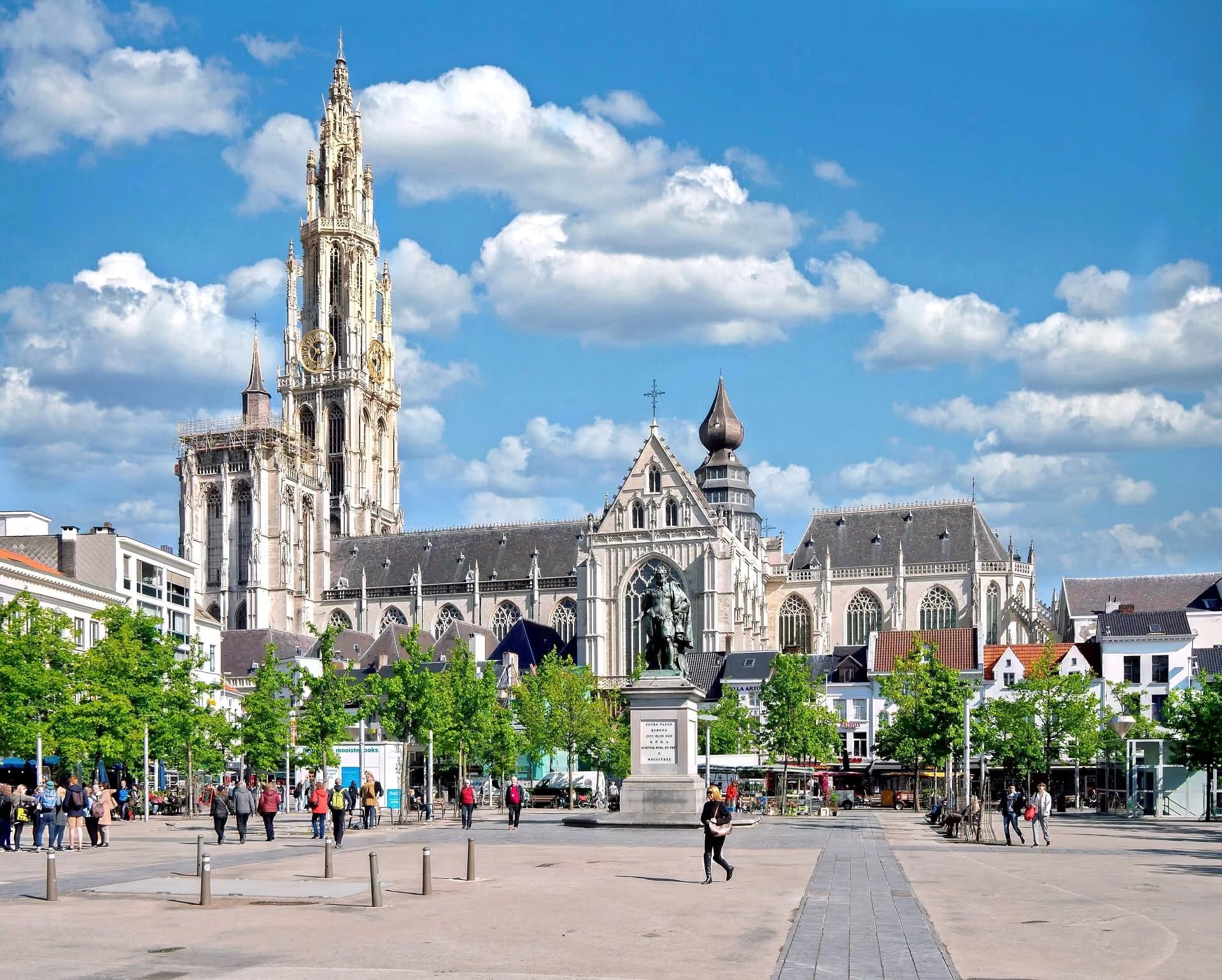 Antwerp Cathedral: a Gothic landmark for the HOC Living community