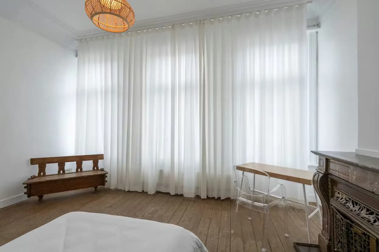3. Co-living room – Street Side photo 1