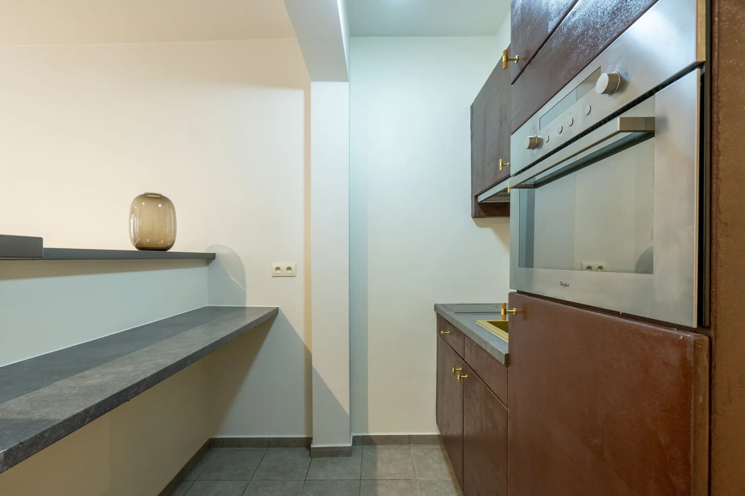 2. Private apartment, street-side thumbnail 11