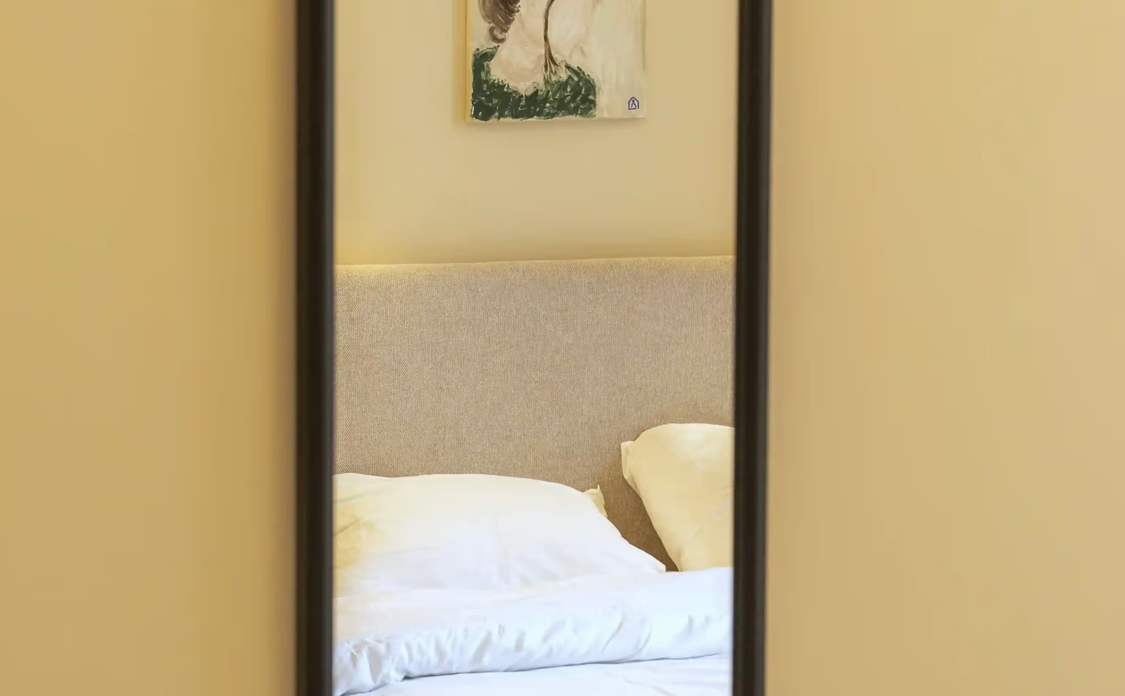 Room 8 thumbnail 5