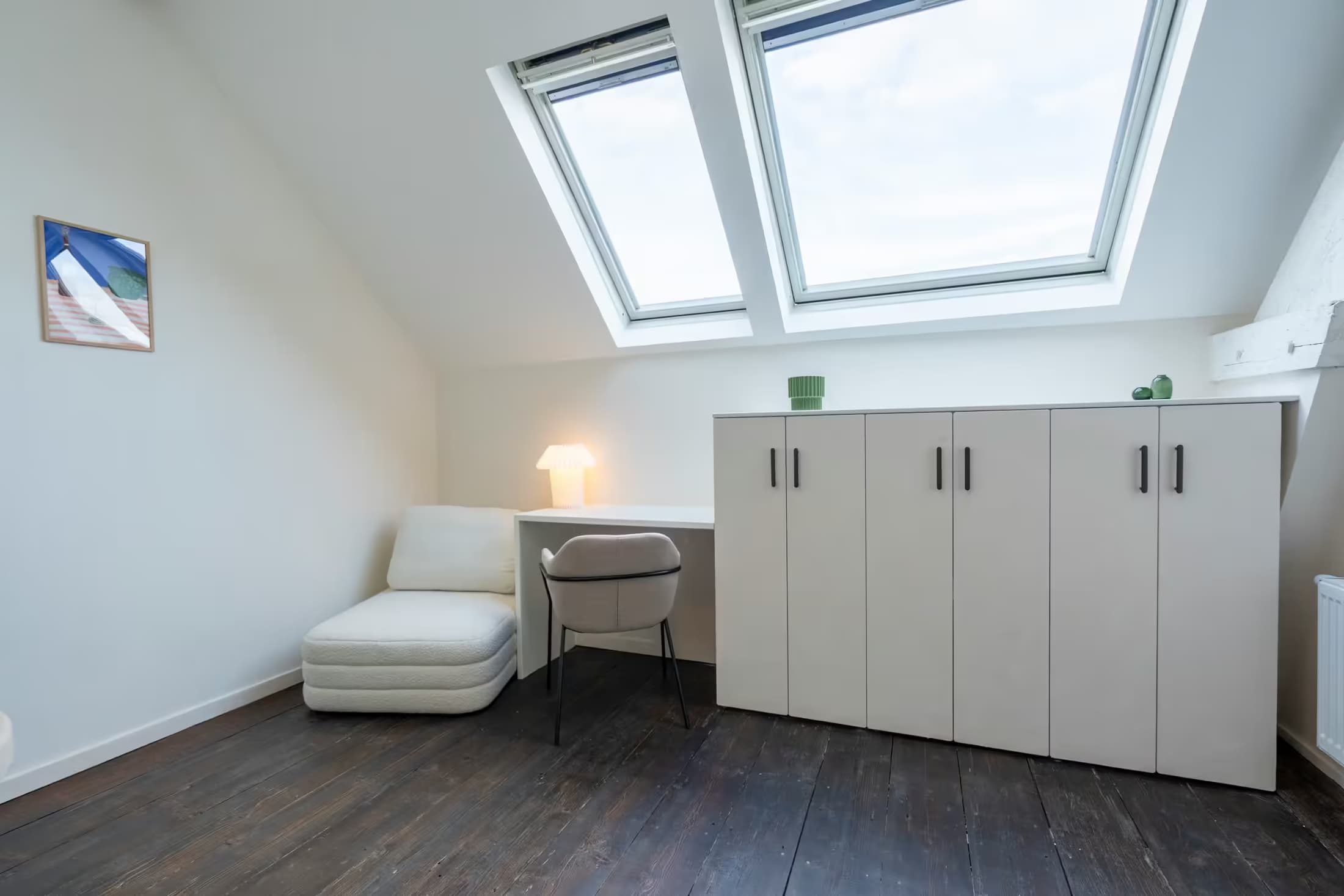 8. Coliving room – Street Side photo 1